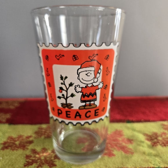 Charlie Brown w Santa Hat & Christmas Tree w (Peace)(Peanuts) 16oz Pint GlassR - Picture 2 of 16
